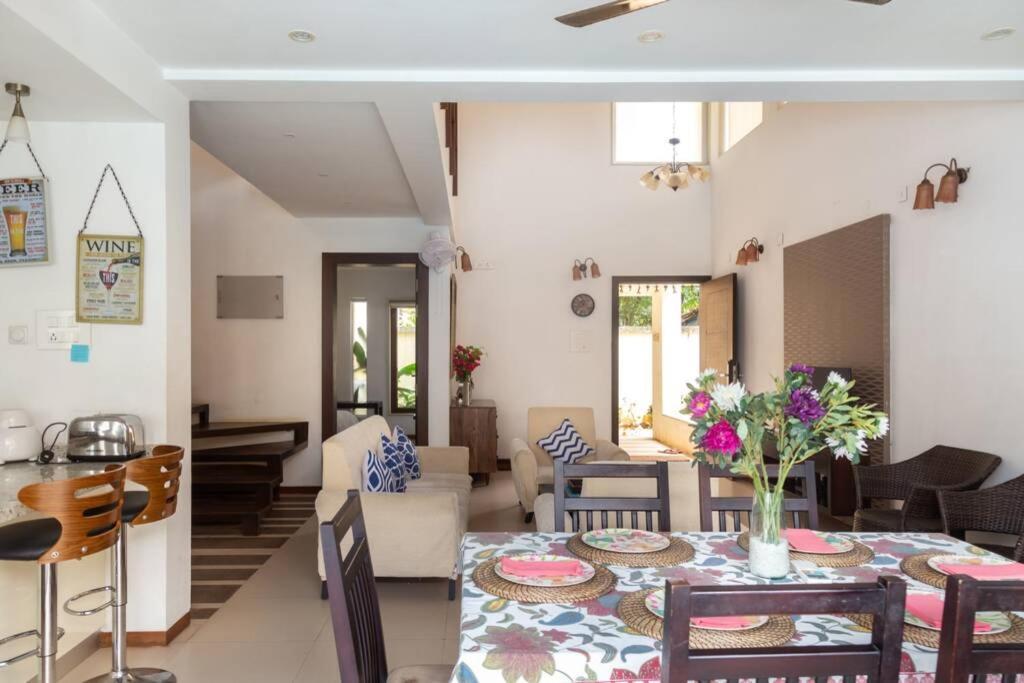 Ochre Villa- Luxury Property In Assagaon / 바가토르 외부 사진